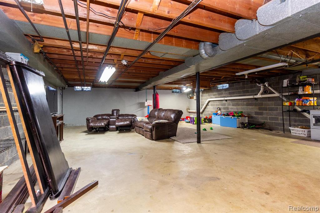 8345 E 14 Mile Road, Sterling Heights, MI 48312 — Photo 29