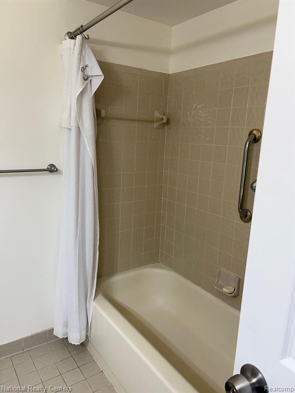 42499 PLYMOUTH HOLLOW Drive, 32, Plymouth, MI 48170 — Photo 13