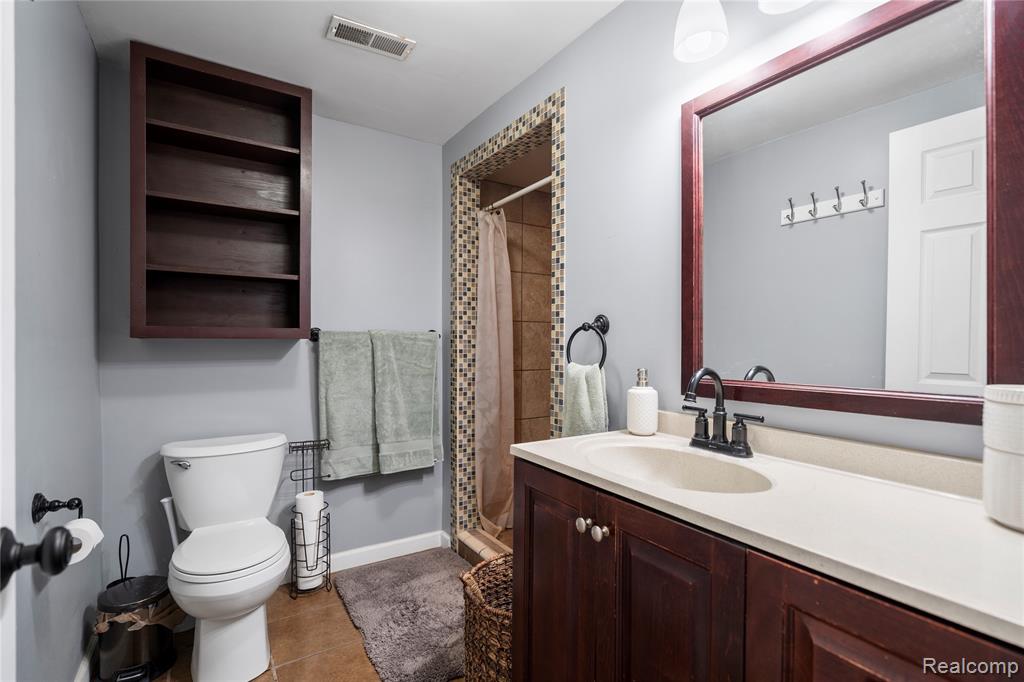 6226 Rowley Boulevard, Waterford, MI 48329 — Photo 19