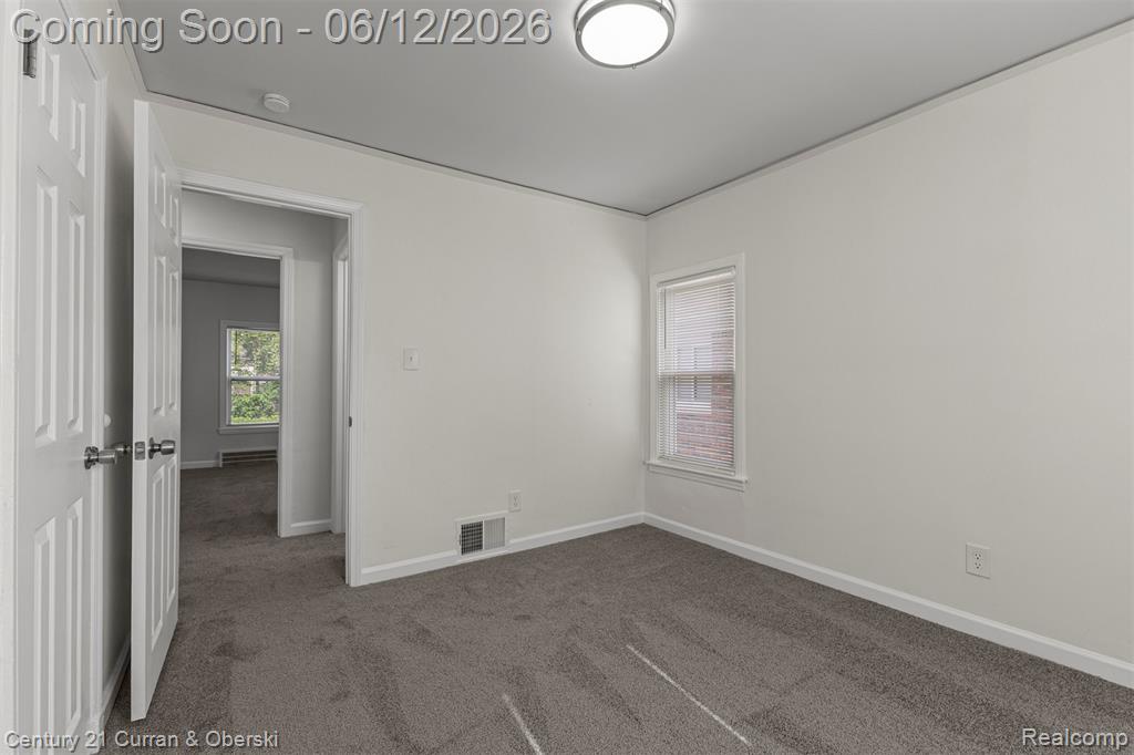6719 Parkland Street, Dearborn Heights, MI 48127 — Photo 13