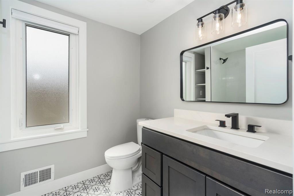 3246 MILLWALL Avenue, Keego Harbor, MI 48320 — Photo 44