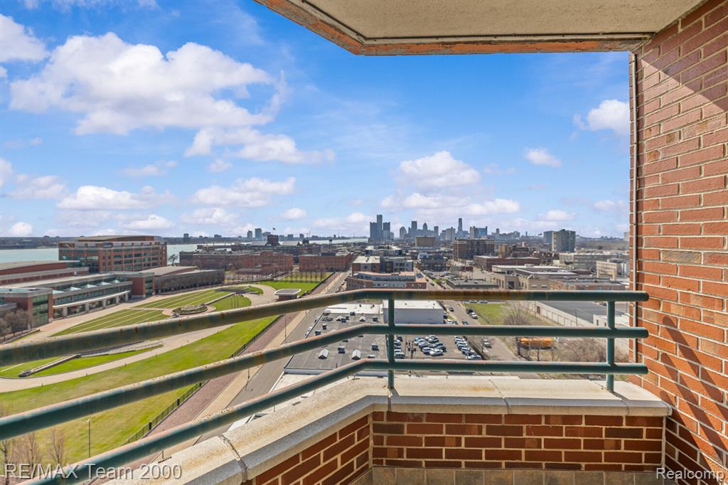3320 Spinnaker Lane, 15F, Detroit, MI 48207 — Photo 16