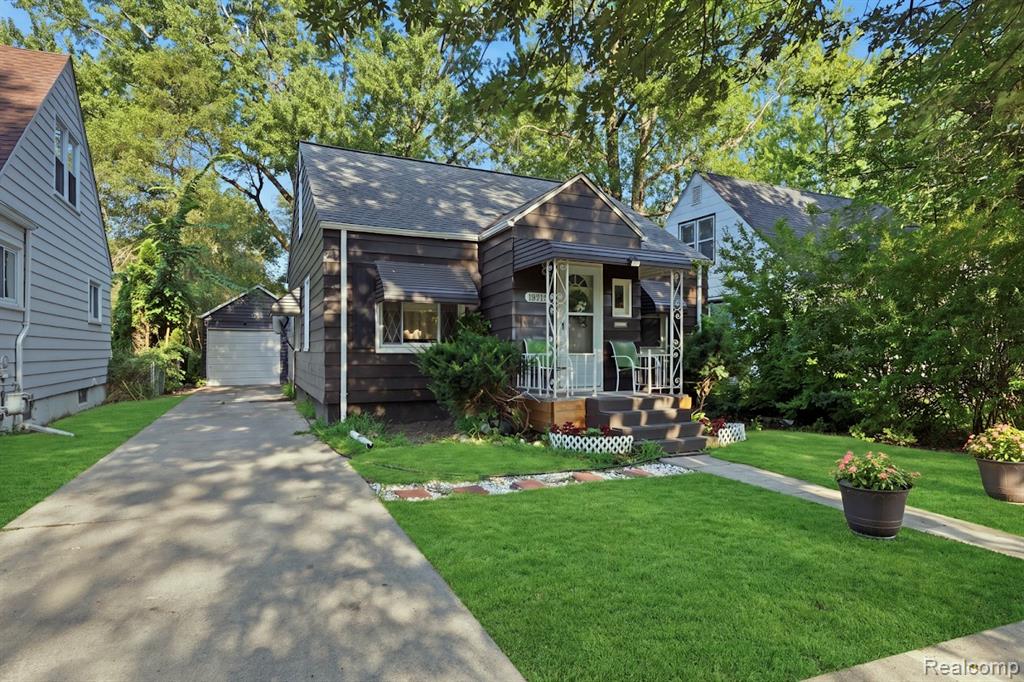 18711 Dalby, Redford, MI 48240