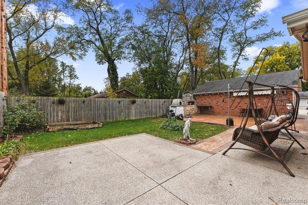 7337 Richardson Road, West Bloomfield, MI 48323 — Photo 23