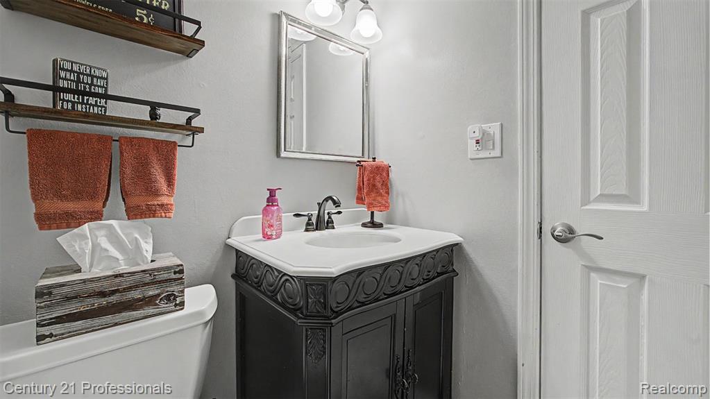 20463 Law Avenue, Brownstown, MI 48183 — Photo 35