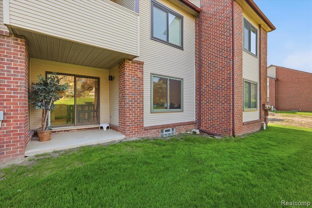 6680 Ridgefield Circle, 101, West Bloomfield, MI — Photo 34