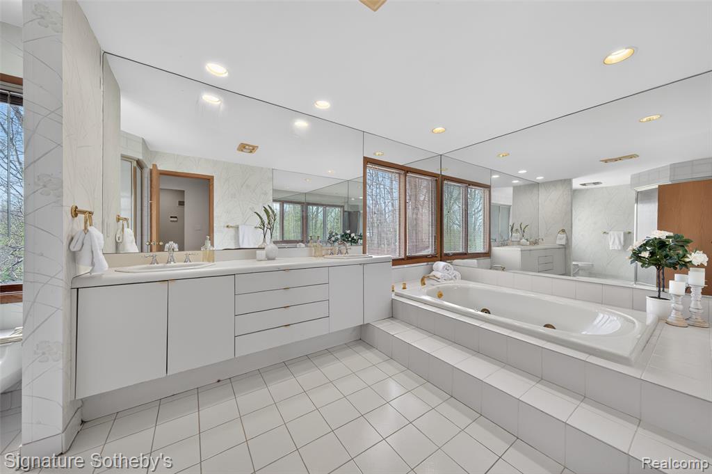 2131 Birchwood Way, Bloomfield Hills, MI 48302 — Photo 33