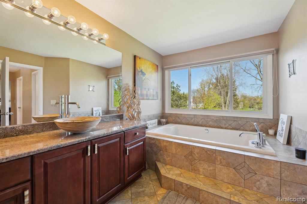7039 Timberview Trail, West Bloomfield, MI — Photo 39