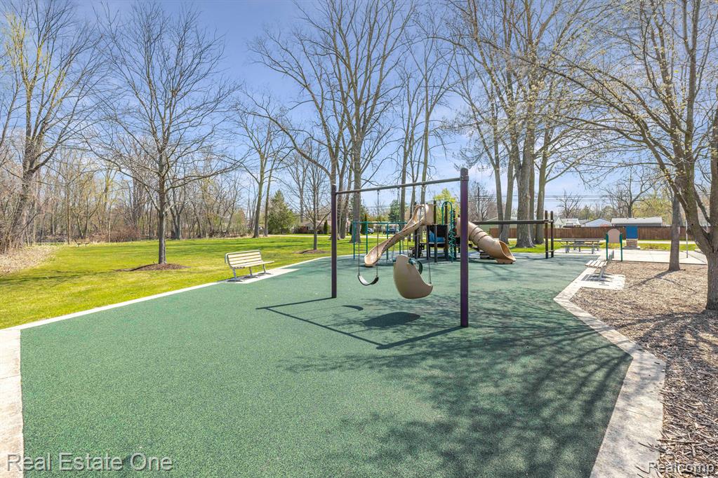 2265 Maddy Lane, Keego Harbor, MI 48320 — Photo 39