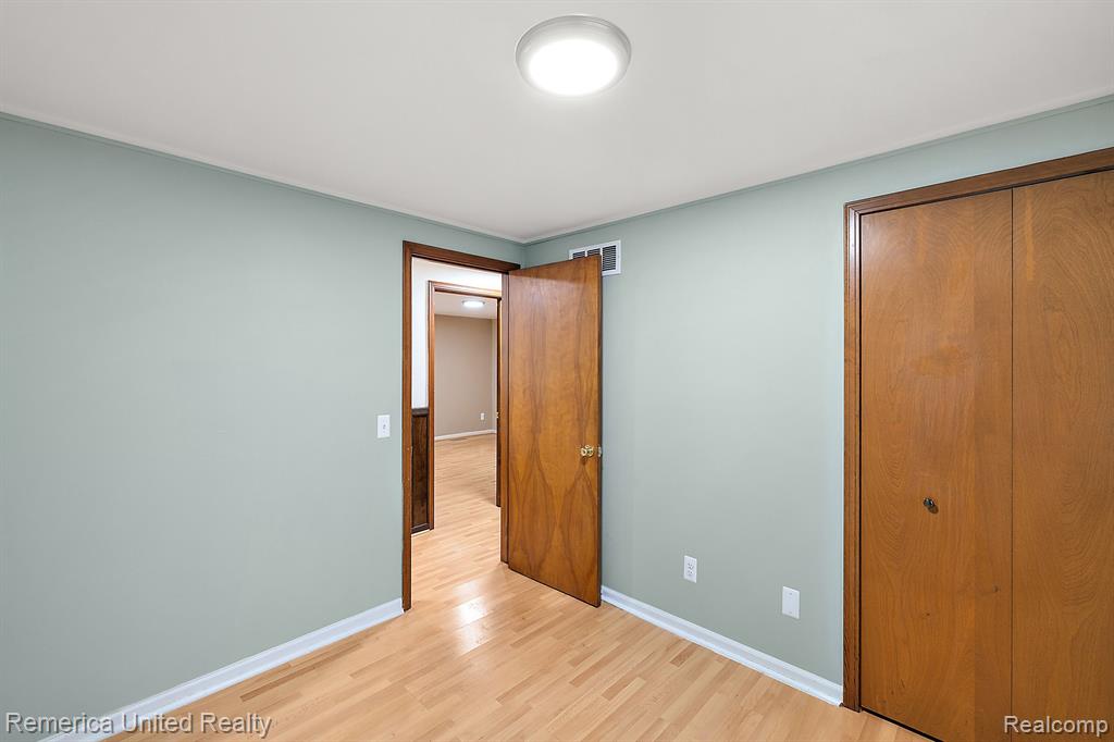 876 RIDGEMONT Street, Commerce Twp, MI 48382 — Photo 31