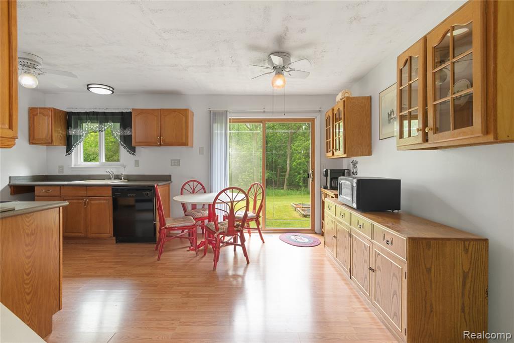 4327 Lancashire, Milford, MI 48380 — Photo 7