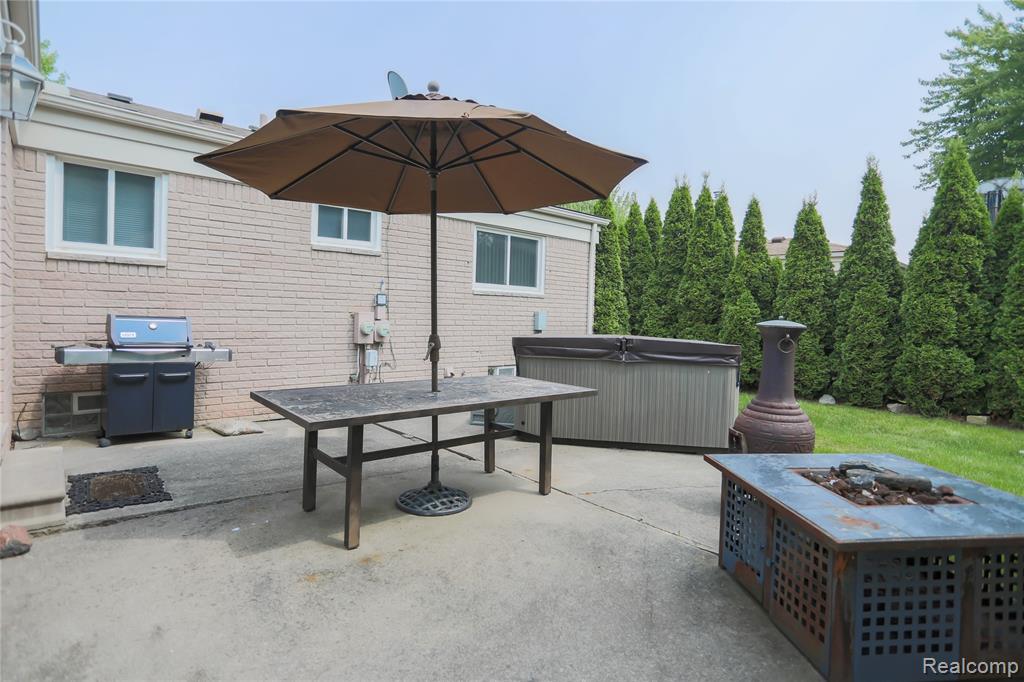 40755 Oakwood Court, Clinton Twp, MI 48038 — Photo 7