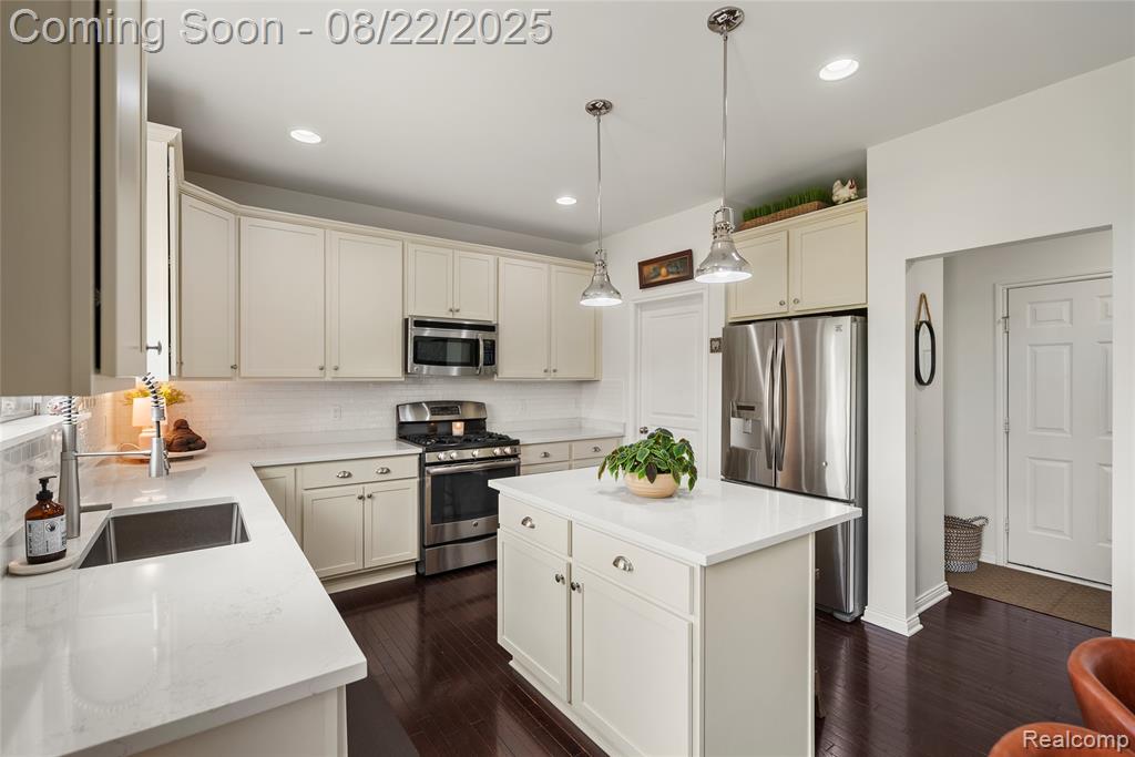 637 Edinburgh Circle, Highland, MI — Photo 15