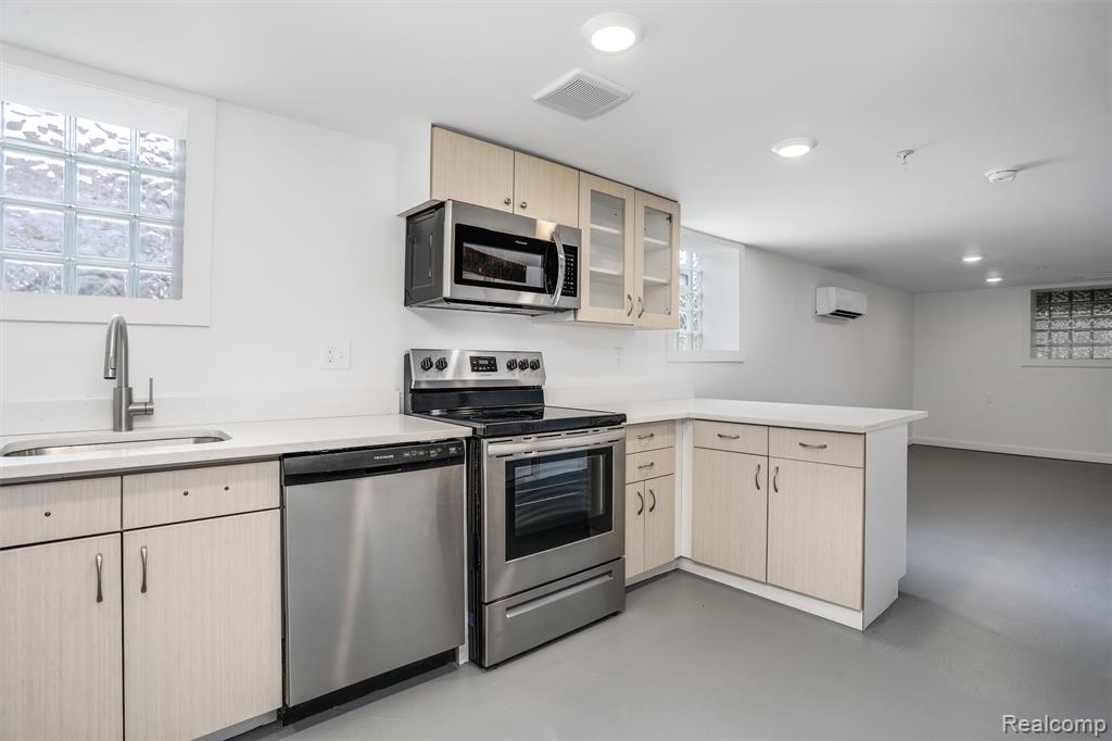 95 E Euclid Street, Detroit, MI 48202 — Photo 3