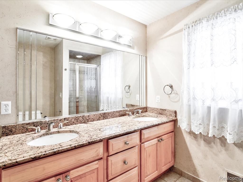 56909 Pinecone Boulevard, Shelby Twp, MI 48316 — Photo 19