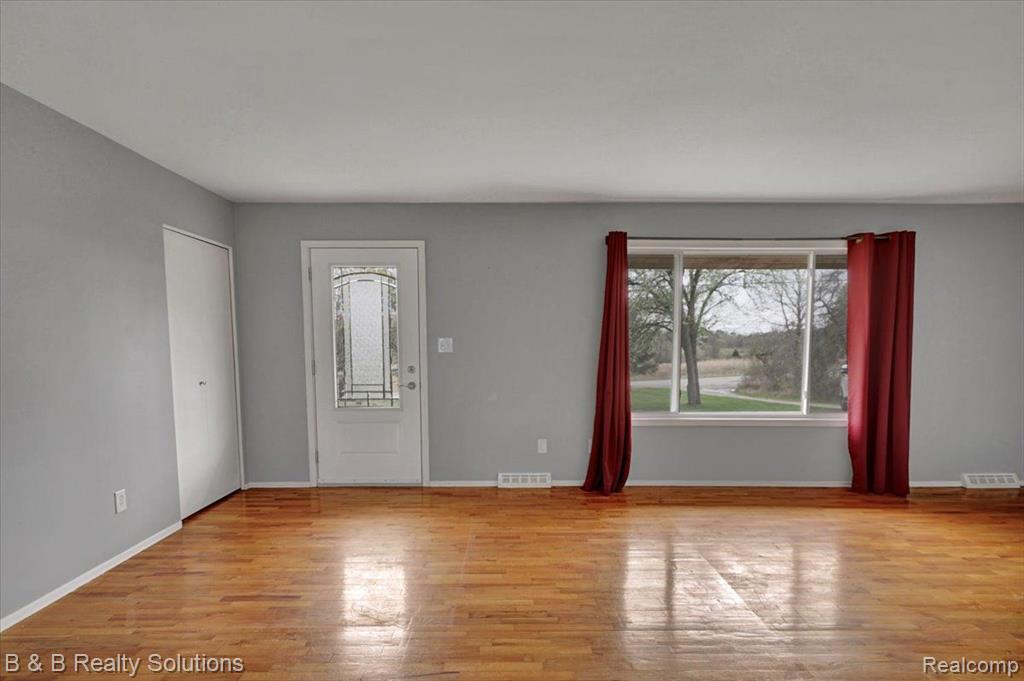 4114 COLUMBIAVILLE Road, Columbiaville, MI 48421 — Photo 5