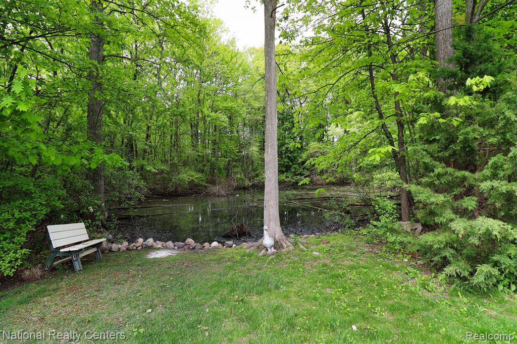5626 Lockwood Drive, Waterford, MI 48329 — Photo 28