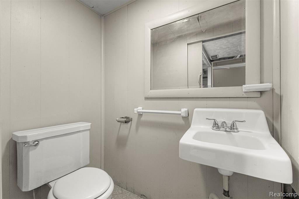 6894 N Gulley Road, Dearborn Heights, MI 48127 — Photo 23