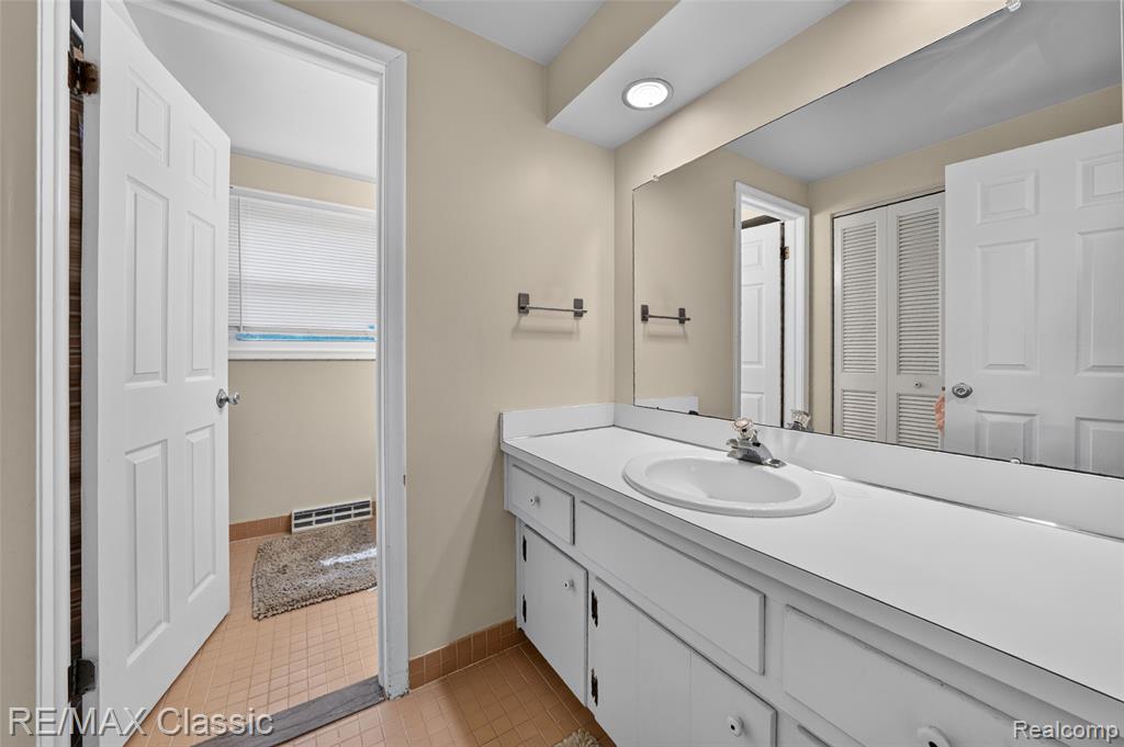 6638 Woodbank Drive, Bloomfield Hills, MI 48301 — Photo 20