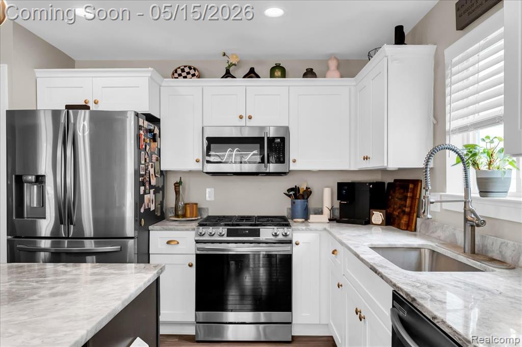 515 S Winding Drive, Waterford, MI 48328 — Photo 9