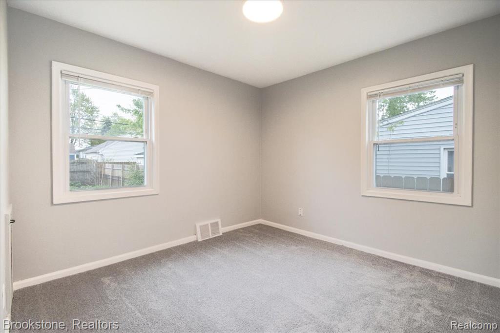 924 E Otis Avenue, Hazel Park, MI 48030 — Photo 14