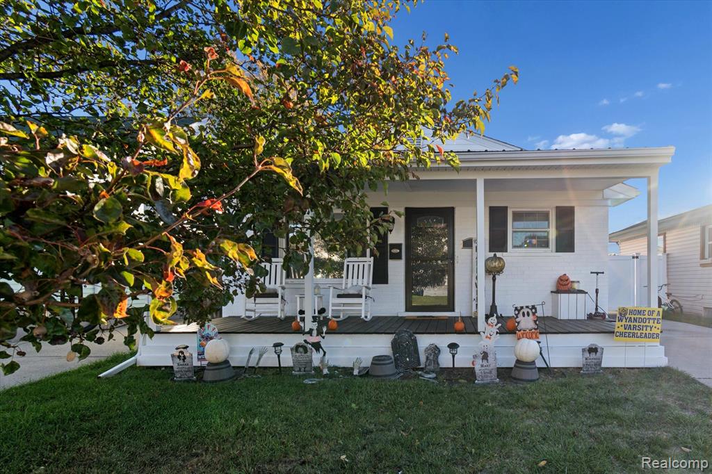 901 Cora Street, Wyandotte, MI 48192 — Photo 3