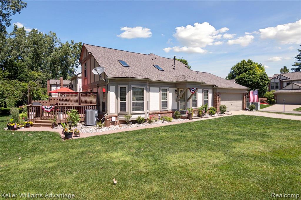 41688 WHITE TAIL Lane, Canton, MI 48188 — Photo 43