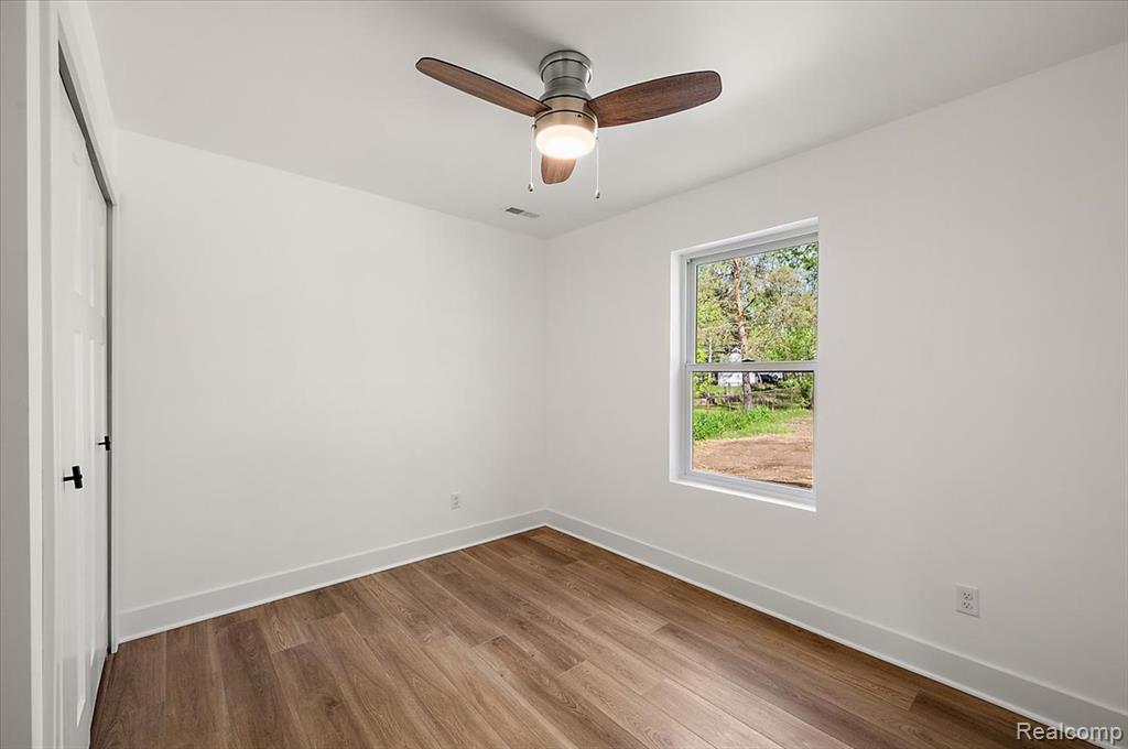 6165 Woodsdale Drive, Grand Blanc, MI 48439 — Photo 26