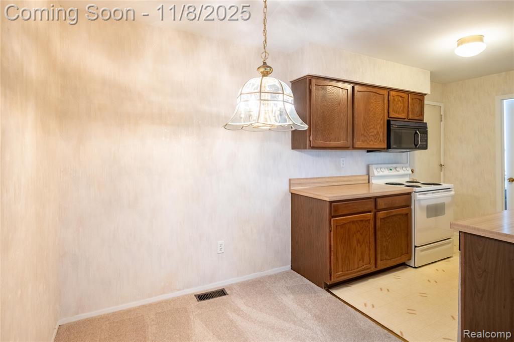 285 Inlet Court, Walled Lake, MI 48390 — Photo 8