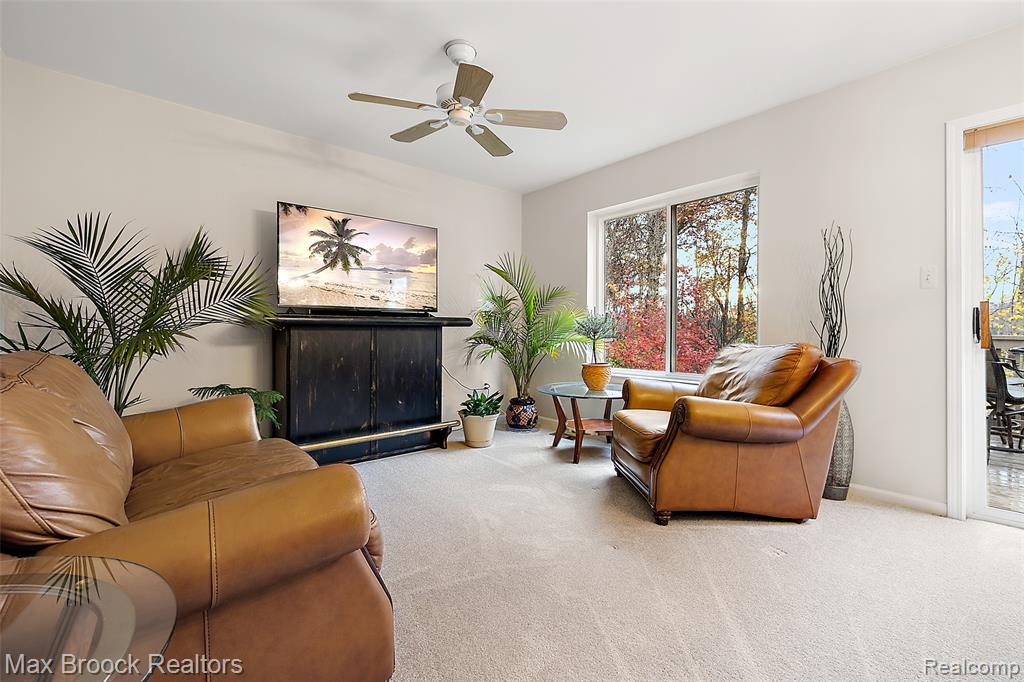 437 Cove View Drive, Waterford, MI 48327 — Photo 11