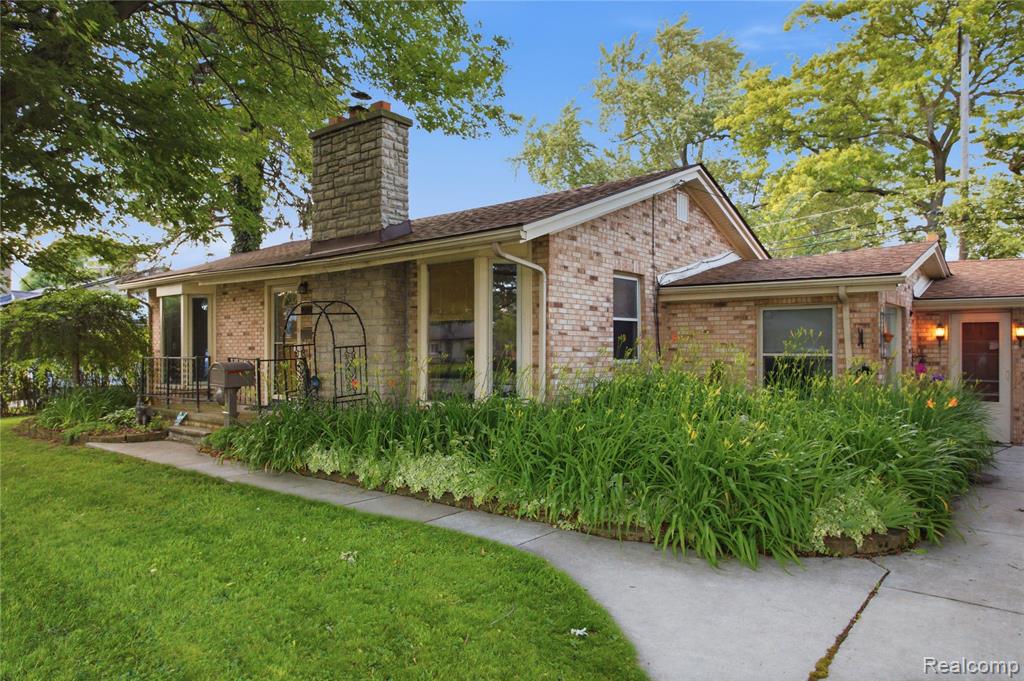 21211 Ardmore Park Drive, Saint Clair Shores, MI 48081