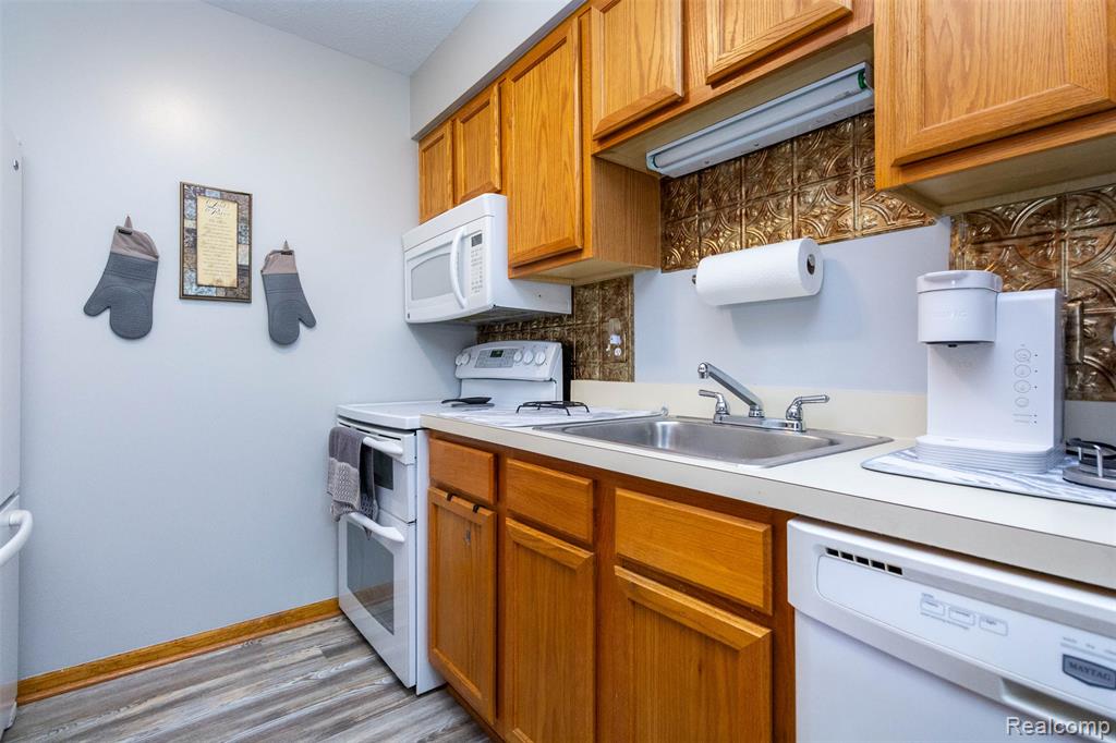 9747 Wildflower Court, Van Buren, MI 48111 — Photo 14