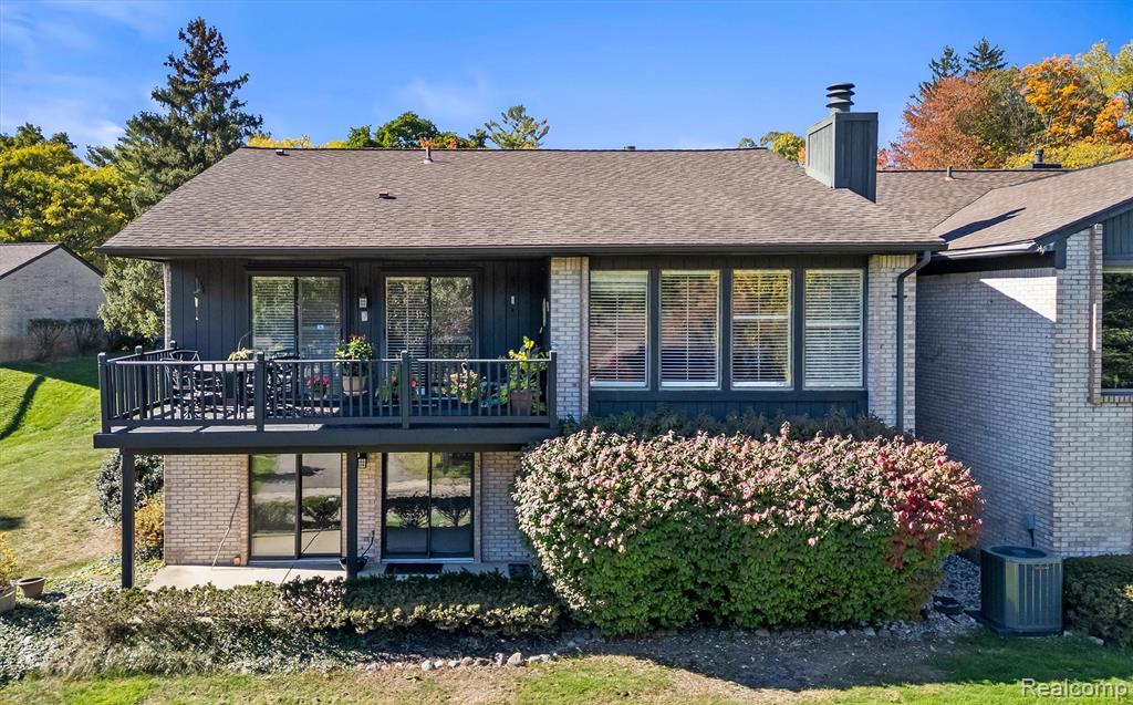 4297 Wabeek Lake Drive S, 26, Bloomfield Hills, MI 48302 — front exterior