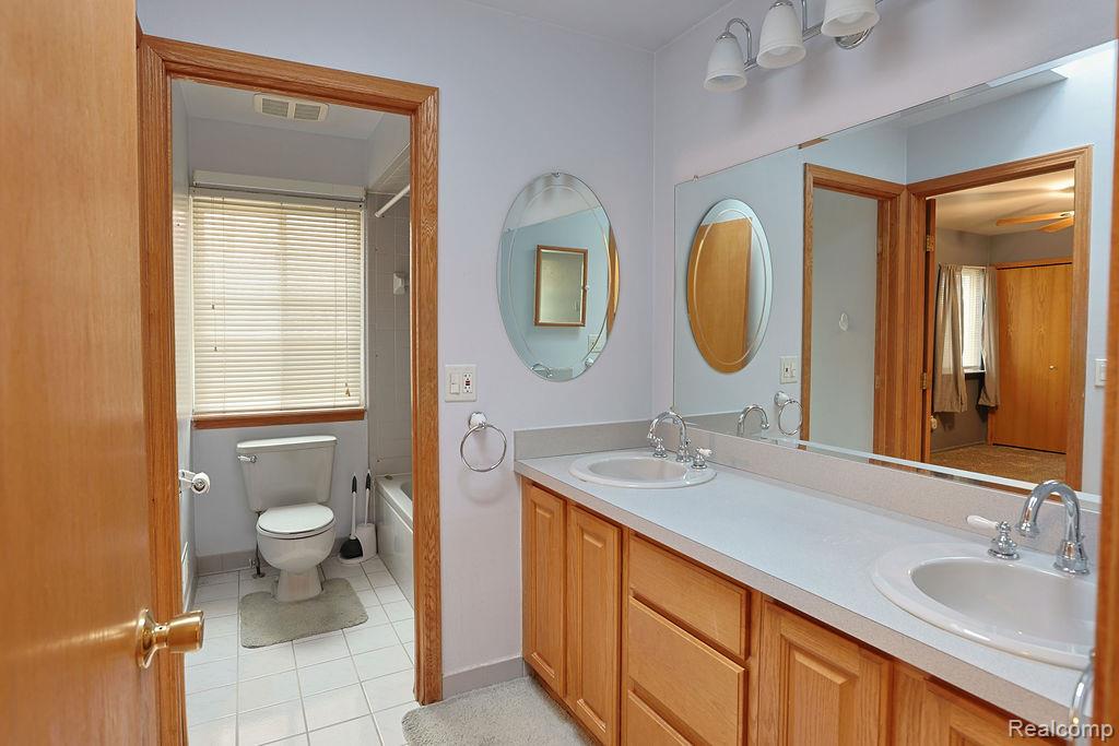 43428 Hartwick Drive, Sterling Heights, MI 48313 — Photo 17