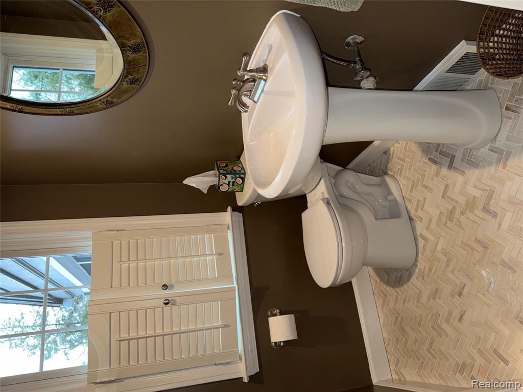 950 W LINCOLN Street, Birmingham, MI 48009 — Photo 20