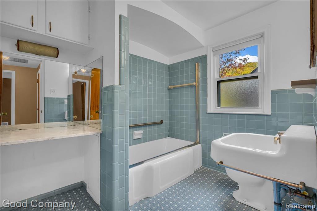 2564 WOODSTOCK Drive, Highland Park, MI 48203 — Photo 29