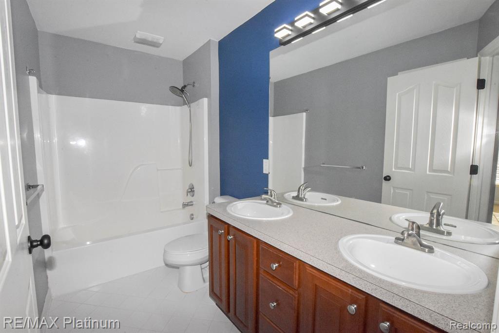 9037 RIDGEFIELD Drive, Brighton, MI 48114 — Photo 41