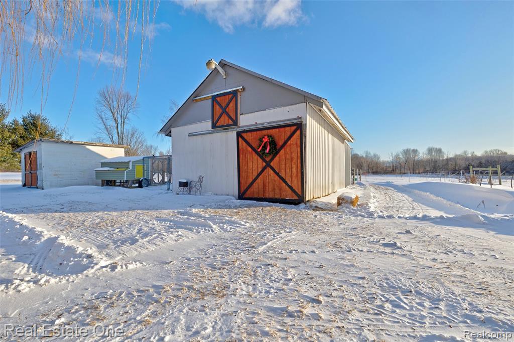 11392 E Carpenter Road, Davison, MI 48423 — Photo 38