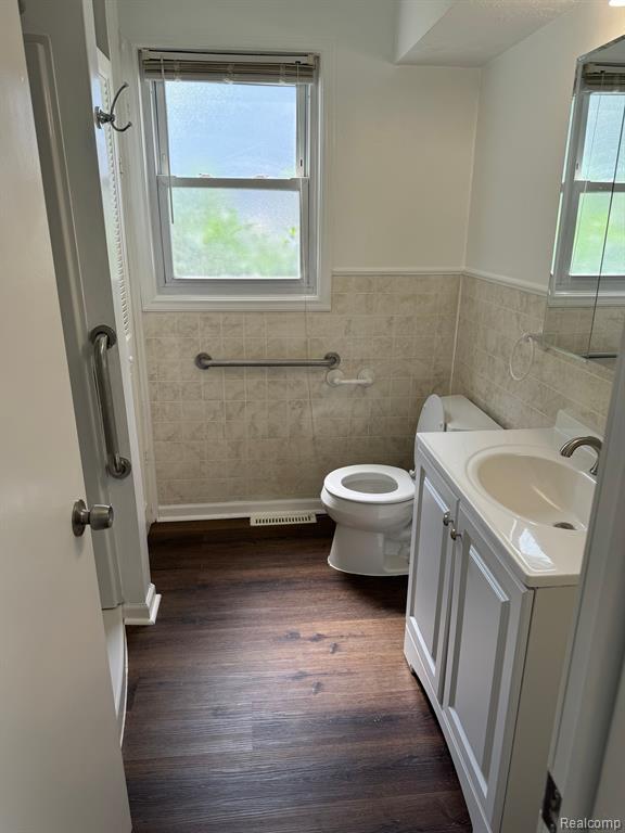 5657 CORNELL Street, Dearborn Heights, MI 48125 — Photo 8