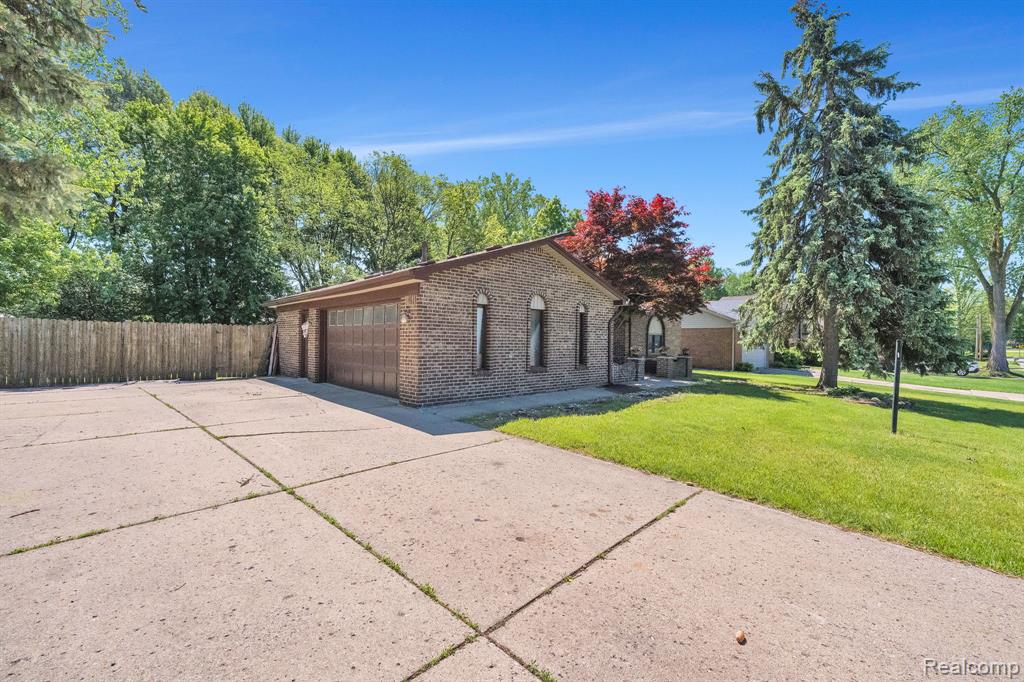 18823 Millar Road, Clinton Twp, MI 48036 — Photo 8