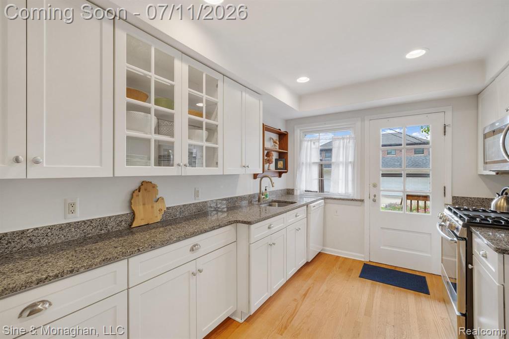 679 NEFF Road, Grosse Pointe, MI 48230 — Photo 16