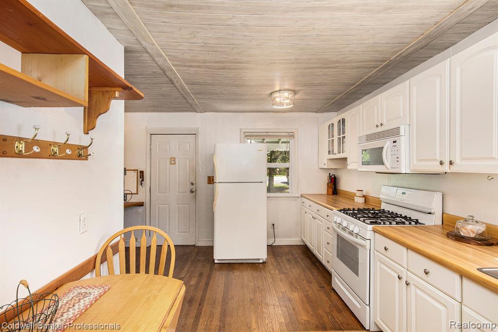 2574 S LAKE PLEASANT Road, Metamora, MI 48455 — Photo 8