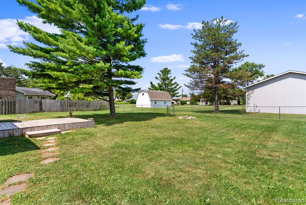 9328 Elaine Drive, Swartz Creek, MI 48473 — Photo 32