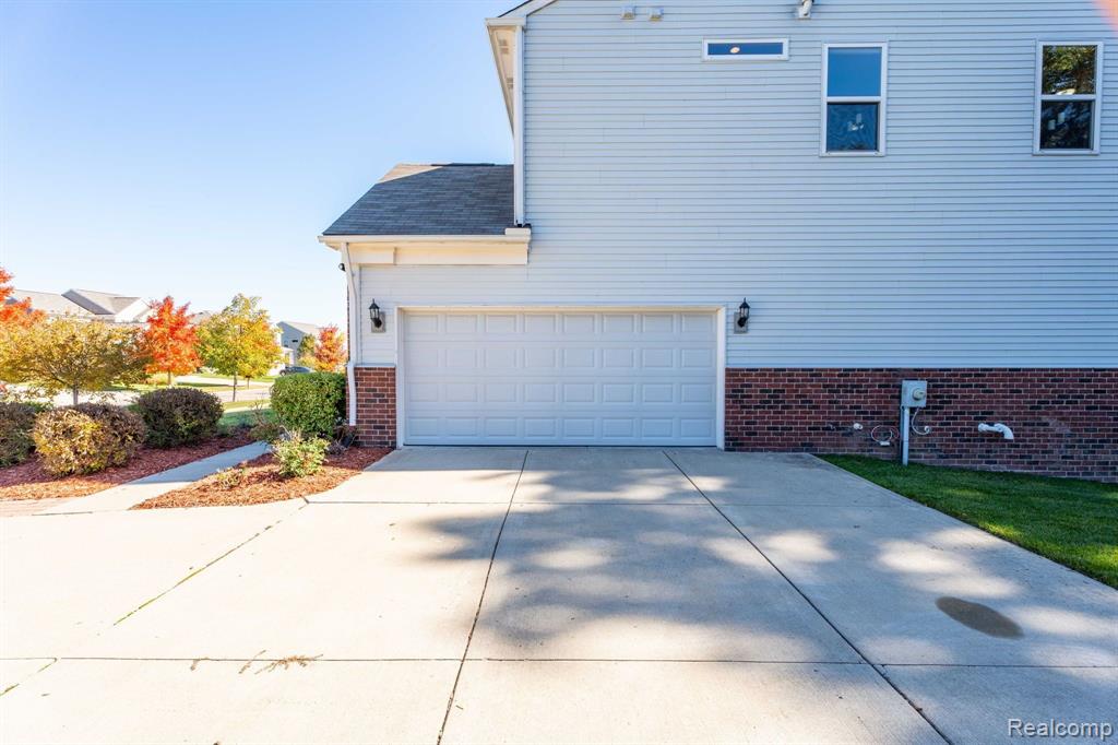 57757 Village Drive, New Hudson, MI 48165 — Photo 73