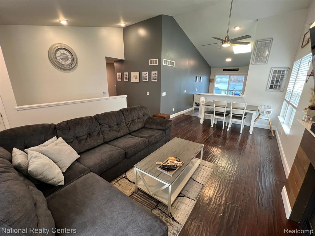 693 DEER PATH Trail, Waterford, MI 48327 — Photo 4