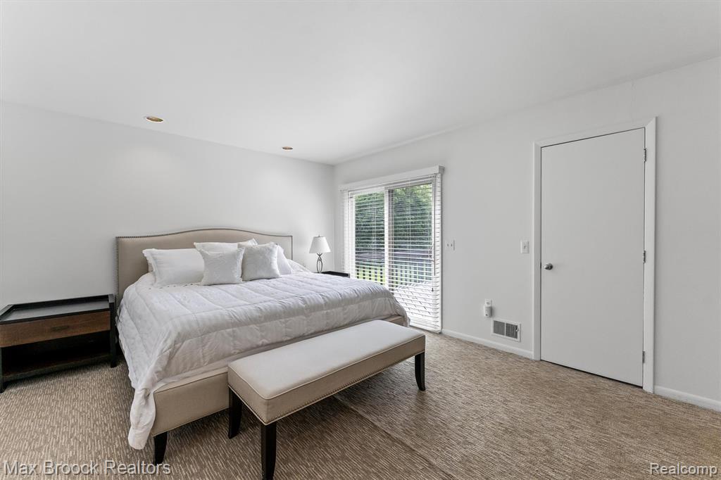 5725 Ridgewood Road, West Bloomfield, MI — Photo 22