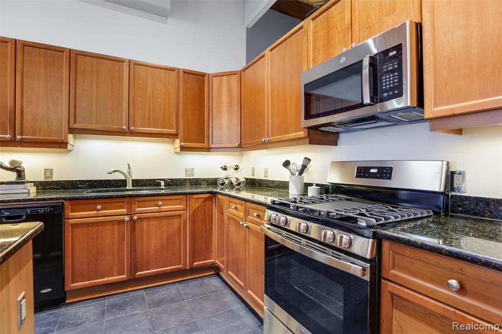 200 River Pl, 13, Detroit, MI 48207 — Photo 12