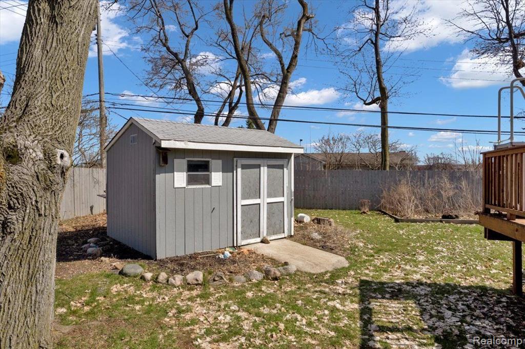 895 GLASPIE Road, Oxford, MI 48371 — Photo 13