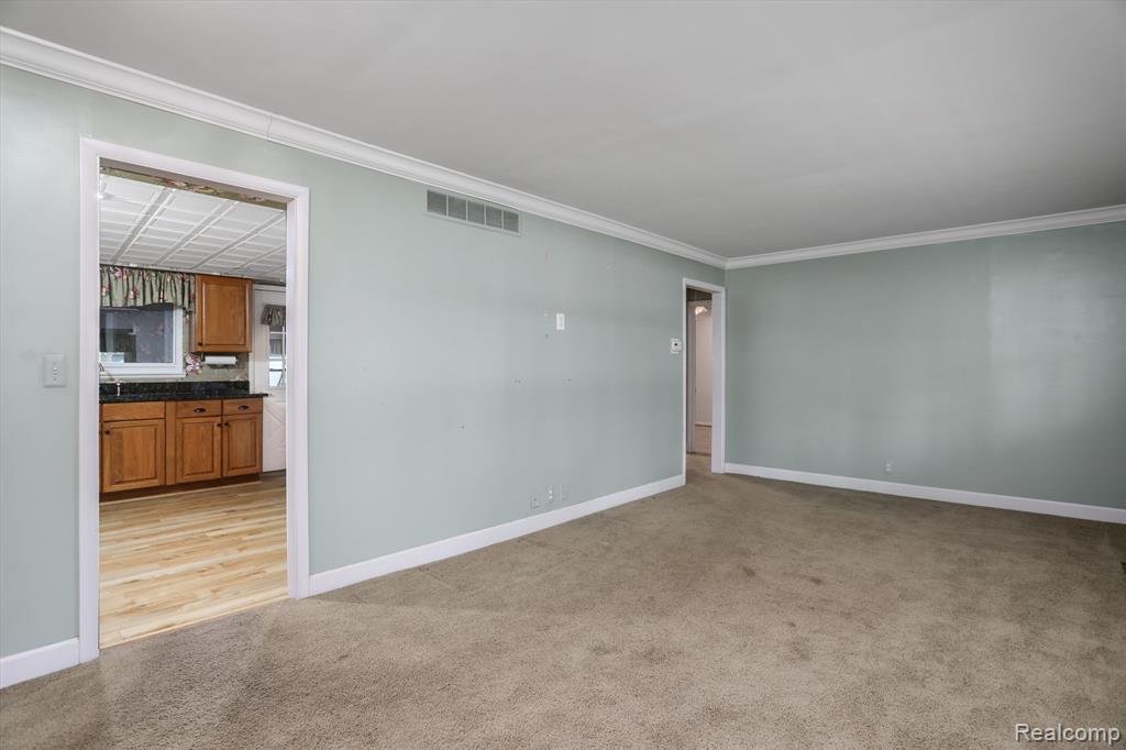 7464 S SHAKER Drive, Waterford, MI 48327 — Photo 11