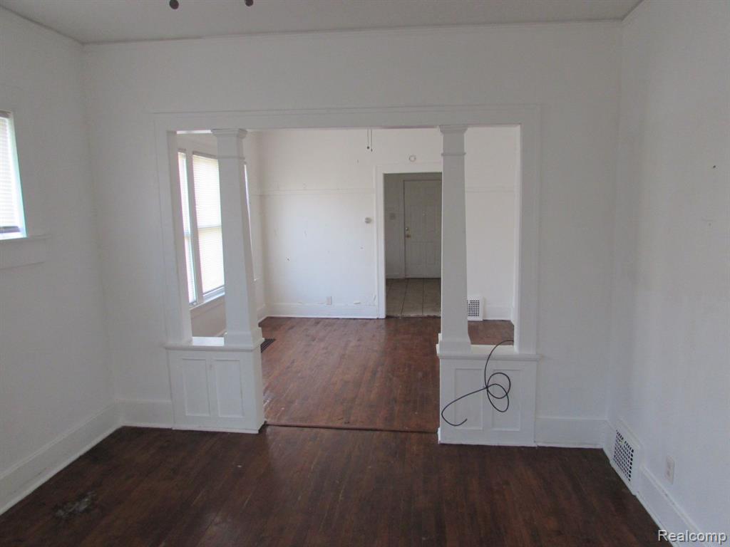 5270 MONTCLAIR Street, Detroit, MI 48213 — Photo 12